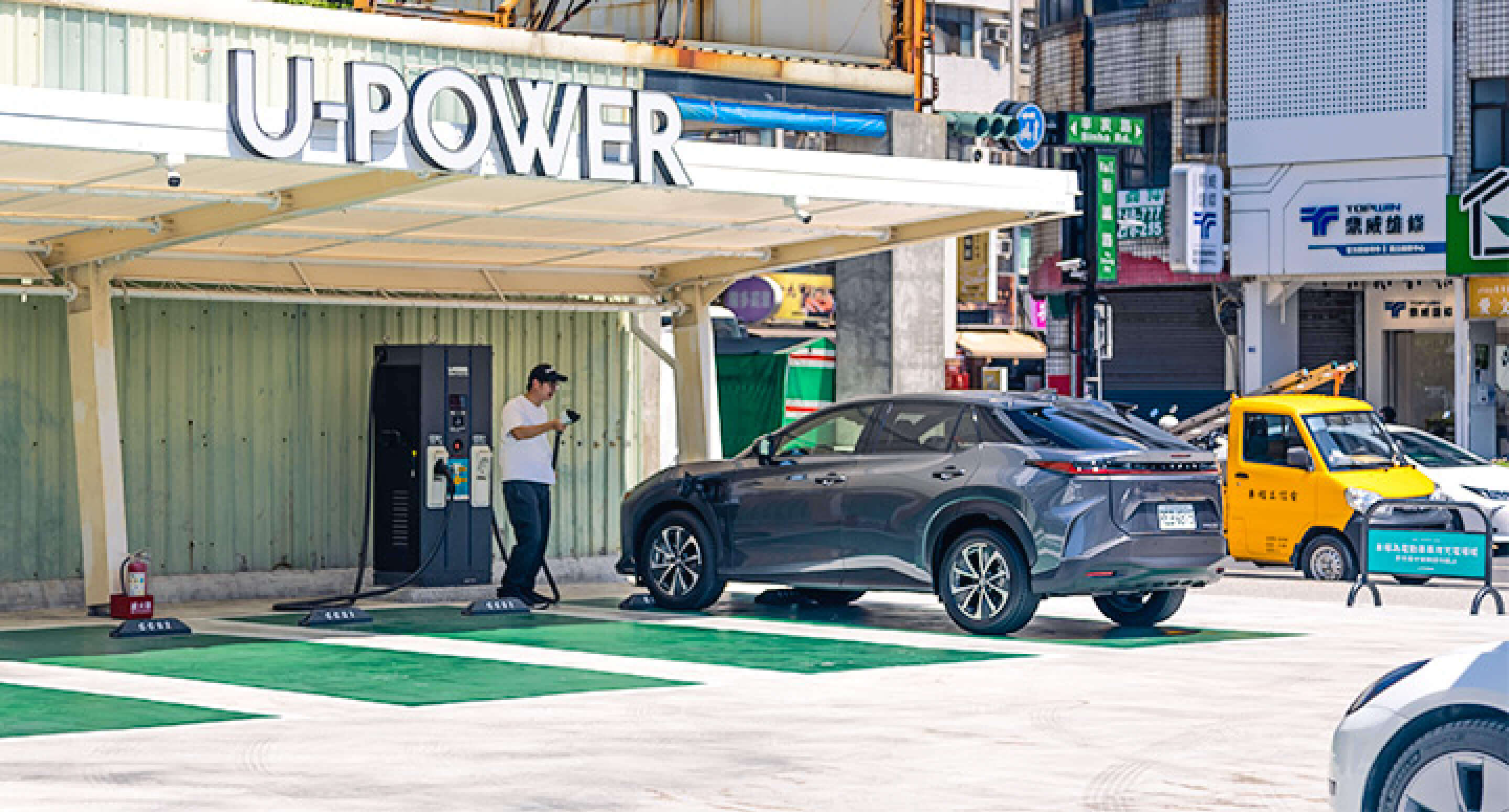 和泰集團藉由新世代電動車車款 Lexus RZ 450e 於 2023 年 5 月正式上市，同步推出充電漫遊服務「OpenHub」平臺，可透過 Lexus Plus App 來直接啟用 U-POWER 等第三方充電站，不再需要下載其他各家第三方充電業者的 App。
